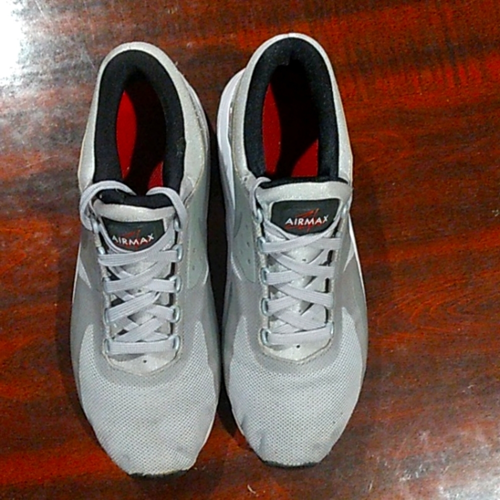 Nike Air Max Zero Essential Big Kids Gray & White Size 7Y